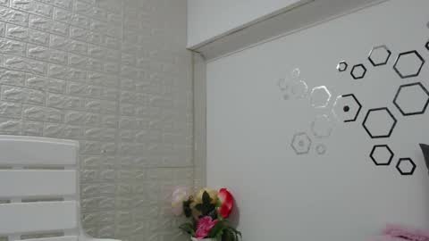 Carolina online show from September 2025 10:48:01 PM