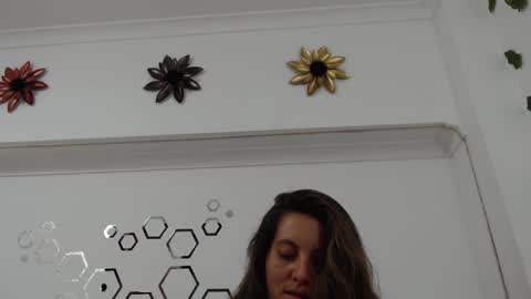 Carolina online show from October 2025 09:21:02 PM