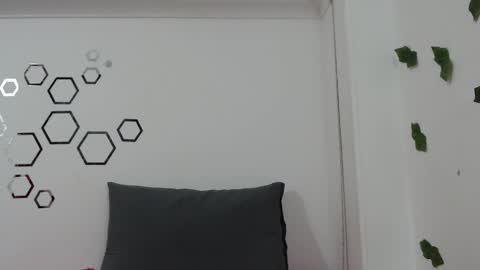 Carolina online show from October 2025 09:08:02 PM