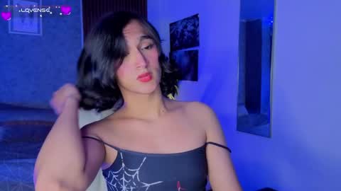 Snapshot of zoee_kiss_ chatting on June 2026 04:51:02 AM ZOE online show from June 2026 04:51:02 AM