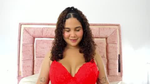 Snapshot of zoee_lov chatting on December 2024 06:21:01 AM zoee online show from December 2024 06:21:01 AM