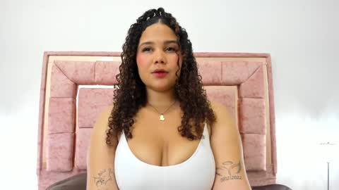 Snapshot of zoee_lov chatting on February 2025 06:12:01 AM zoee online show from February 2025 06:12:01 AM
