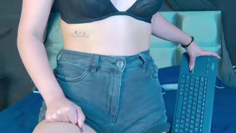 Snapshot of zoee_moretti chatting on February 2025 07:07:01 PM Zoe online show from February 2025 07:07:01 PM
