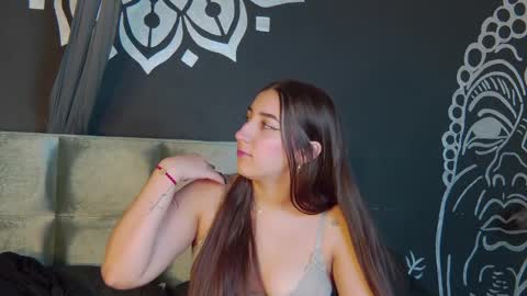 Snapshot of zoee_moretti chatting on March 2025 11:51:01 AM Zoe online show from March 2025 11:51:01 AM