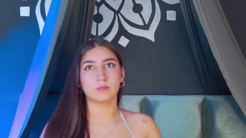 Snapshot of zoee_moretti chatting on September 2025 01:54:01 PM Zoe online show from September 2025 01:54:01 PM