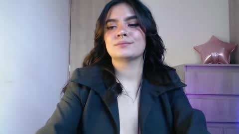 Snapshot of zoee_t chatting on January 2026 05:04:01 PM Zoee online show from January 2026 05:04:01 PM