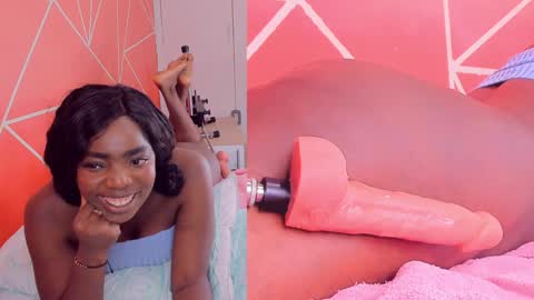 Snapshot of zoeethompson_cm chatting on December 2024 01:45:01 AM online show from December 2024 01:45:01 AM