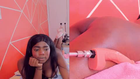 Snapshot of zoeethompson_cm chatting on December 2024 01:56:01 AM online show from December 2024 01:56:01 AM