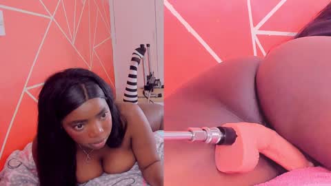 Snapshot of zoeethompson_cm chatting on December 2024 12:36:01 PM online show from December 2024 12:36:01 PM