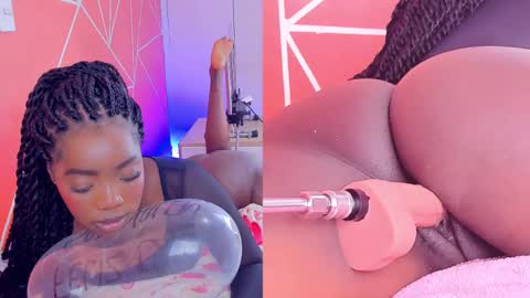 Snapshot of zoeethompson_cm chatting on February 2025 11:14:02 PM online show from February 2025 11:14:02 PM