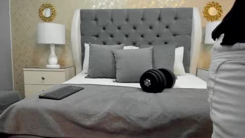 Zoe Krug online show from October 2025 11:49:02 AM