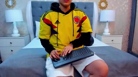 Zoe Krug online show from October 2025 11:53:01 AM