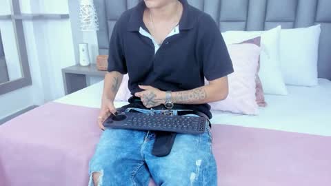 Snapshot of zoekrug chatting on February 2026 12:23:02 PM Zoe Krug online show from February 2026 12:23:02 PM