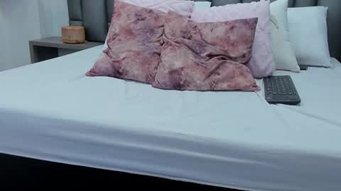 Snapshot of zoekrug chatting on February 2026 12:15:01 PM Zoe Krug online show from February 2026 12:15:01 PM