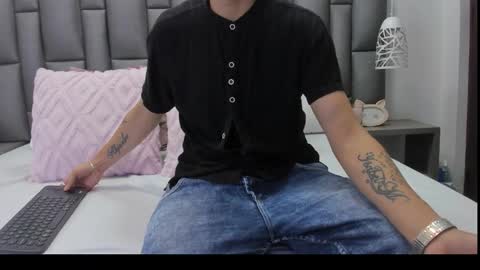 Snapshot of zoekrug chatting on March 2026 12:33:02 PM Zoe Krug online show from March 2026 12:33:02 PM