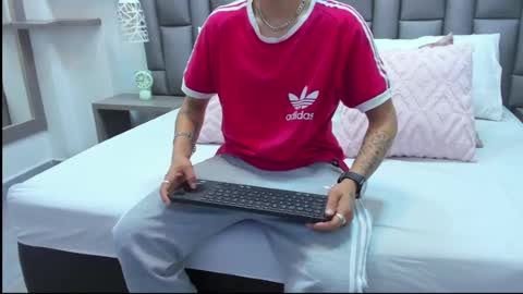 Snapshot of zoekrug chatting on March 2026 12:21:01 PM Zoe Krug online show from March 2026 12:21:01 PM