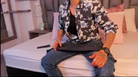 Snapshot of zoekrug chatting on March 2026 12:11:01 PM Zoe Krug online show from March 2026 12:11:01 PM