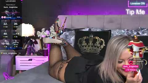 Snapshot of zoemesmerizee chatting on February 2025 06:08:02 AM ZoeMesmerize online show from February 2025 06:08:02 AM