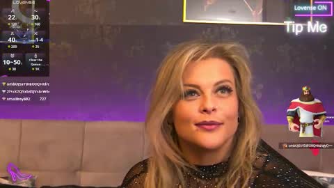 Snapshot of zoemesmerizee chatting on February 2025 03:09:02 AM ZoeMesmerize online show from February 2025 03:09:02 AM