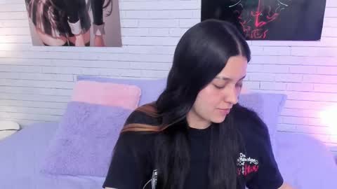 Snapshot of zoemurphy_ chatting on November 2025 06:27:01 AM ZOE online show from November 2025 06:27:01 AM