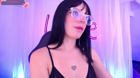 Snapshot of zoeroux_ chatting on October 2025 10:23:02 PM Zoe online show from October 2025 10:23:02 PM