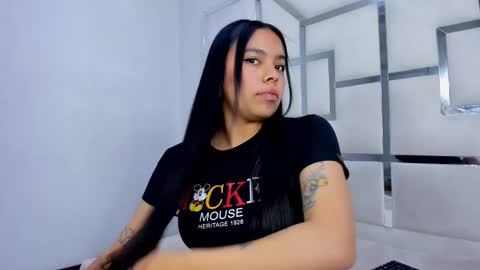 Snapshot of zoeswanx chatting on October 2025 11:32:02 AM ZoeSwam online show from October 2025 11:32:02 AM