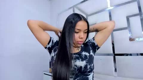 Snapshot of zoeswanx chatting on November 2025 11:44:02 AM ZoeSwam online show from November 2025 11:44:02 AM