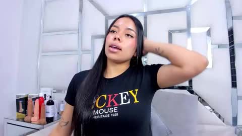 Snapshot of zoeswanx chatting on November 2025 11:21:02 AM ZoeSwam online show from November 2025 11:21:02 AM