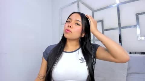 Snapshot of zoeswanx chatting on November 2025 11:38:02 AM ZoeSwam online show from November 2025 11:38:02 AM