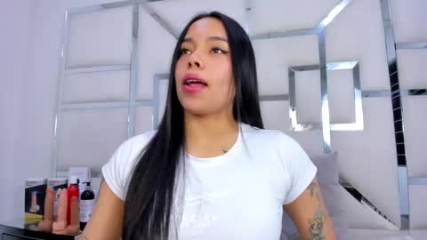 Snapshot of zoeswanx chatting on November 2025 11:34:02 AM ZoeSwam online show from November 2025 11:34:02 AM