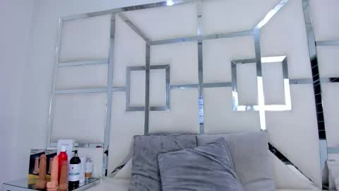 Snapshot of zoeswanx chatting on December 2025 11:30:02 AM ZoeSwam online show from December 2025 11:30:02 AM