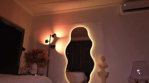zoevidal_ online show from May 2026 12:23:01 PM