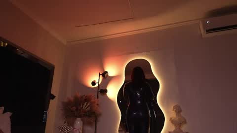 zoevidal_ online show from June 2026 12:10:02 PM