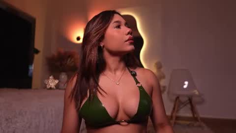 zoevidal_ online show from June 2026 12:09:02 PM