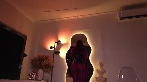 zoevidal_ online show from June 2026 12:02:01 PM