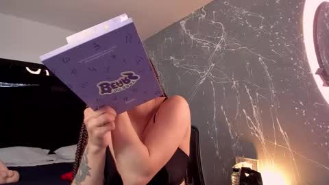 Snapshot of zoewestt chatting on October 2025 01:20:01 PM Zoe online show from October 2025 01:20:01 PM