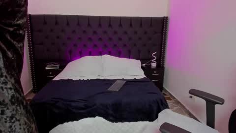 Snapshot of zoewestt chatting on November 2025 01:47:02 PM Zoe online show from November 2025 01:47:02 PM