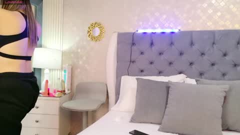 ZoeWilliis online show from April 2026 11:30:02 AM