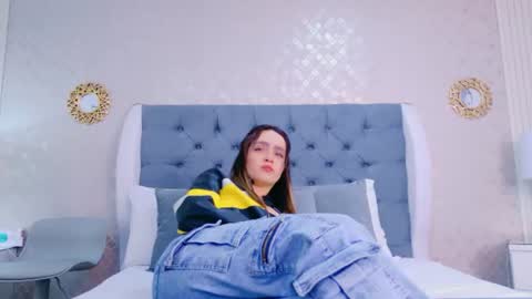 ZoeWilliis online show from June 2026 11:08:02 AM
