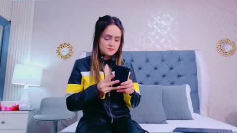 ZoeWilliis online show from June 2026 11:14:01 AM