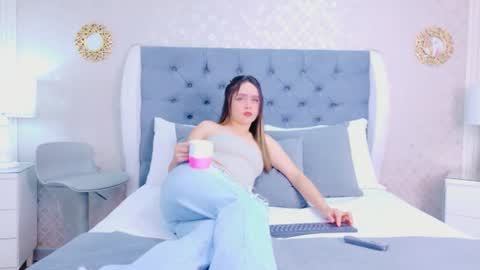 ZoeWilliis online show from June 2026 11:07:01 AM