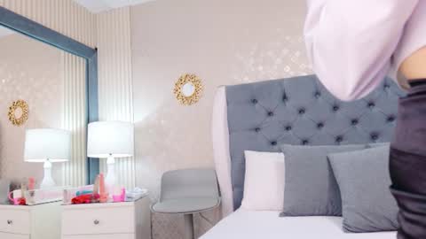 ZoeWilliis online show from June 2026 11:20:01 AM