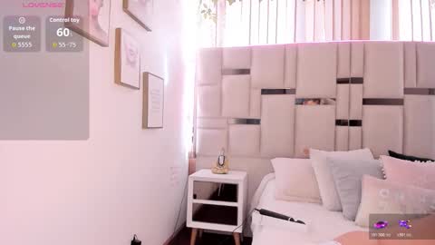 zoey thommpson online show from November 2025 07:59:01 PM