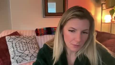 Zoeydanner online show from January 2026 08:00:01 PM