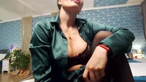 Snapshot of zoeylarkens chatting on November 2025 04:52:02 PM Zoey online show from November 2025 04:52:02 PM