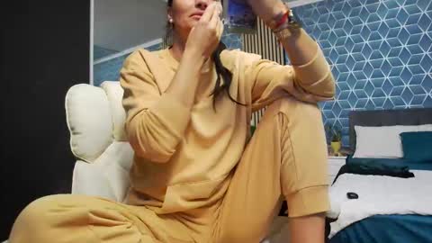 Snapshot of zoeylarkens chatting on November 2025 05:12:02 PM Zoey online show from November 2025 05:12:02 PM