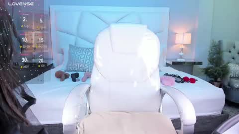 Snapshot of zoeysnow chatting on March 2025 11:51:01 AM Z O E online show from March 2025 11:51:01 AM