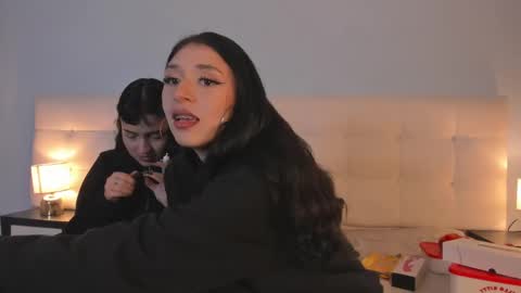 Snapshot of zowi_hottiee chatting on December 2024 03:12:01 AM cintya kors online show from December 2024 03:12:01 AM