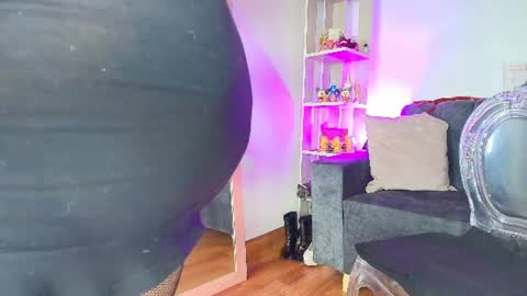 zully_green online show from July 2026 03:26:01 AM