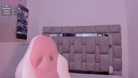 Snapshot of zulyjones chatting on September 2025 12:10:01 PM Zuly online show from September 2025 12:10:01 PM